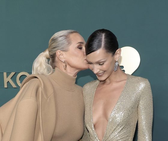 Как выглядит 59-летняя мать Беллы и Джиджи Хадид? На все 40