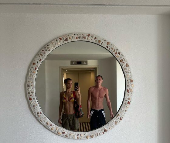 Сделала исключение: Белла Хадид опубликовала редкое фото с Марком Калманом