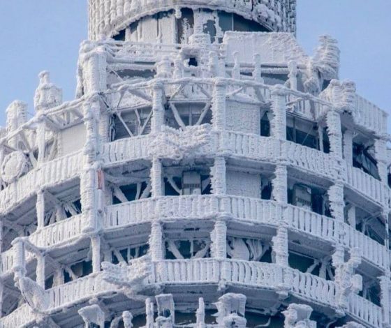 Снежная королева: в Сети обсуждают фото заледеневшей Останкинской башни