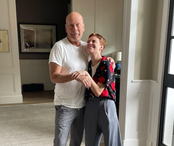 Дочь Брюса Уиллиса поделилась фото с больным отцом