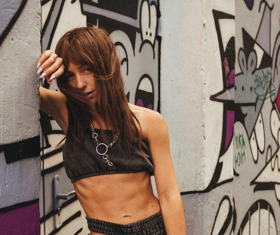 Мечты сбываются: пользователи VK Знакомств могут отправиться на свидание c JONY и Мари Краймбрери