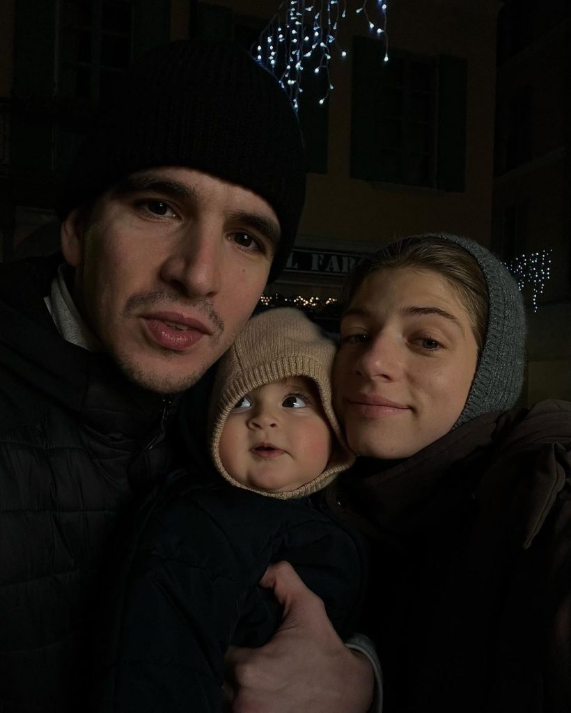 Саша Новикова и Feduk с дочерью Ниной (Фото: социальные сети)