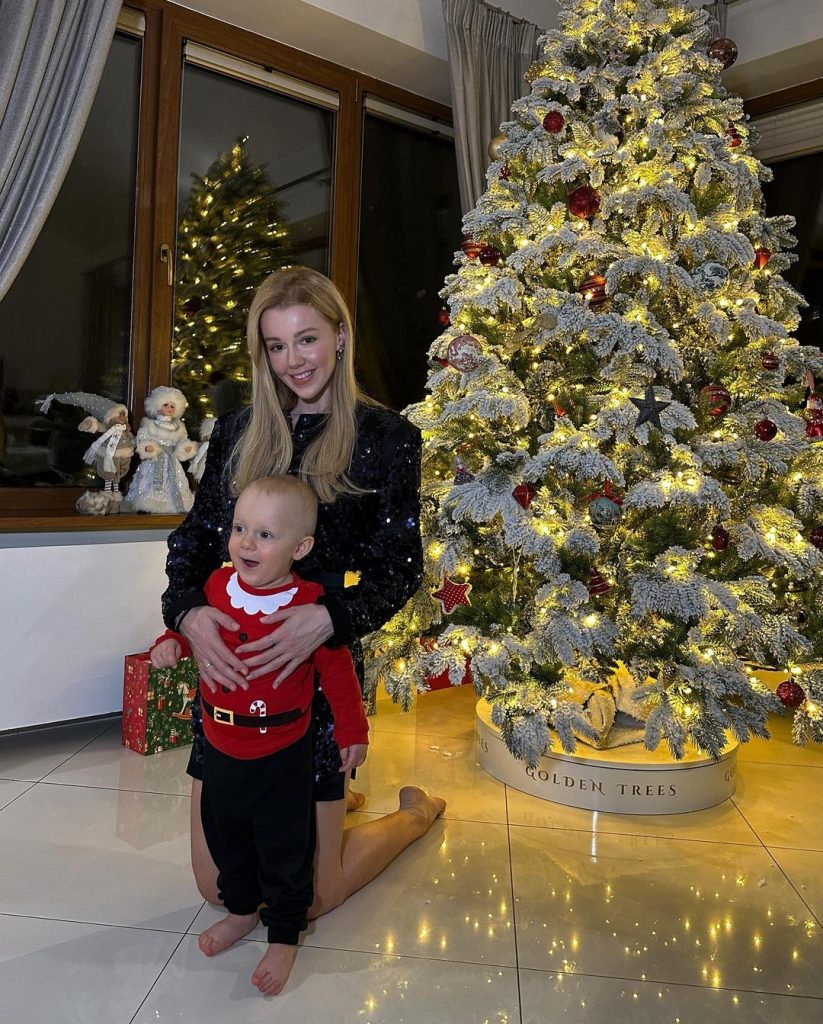 Юлианна Караулова с сыном (Фото: социальные сети)