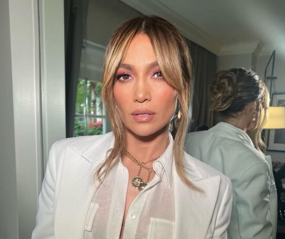 Дженнифер Лопес поделилась честными фото в купальнике