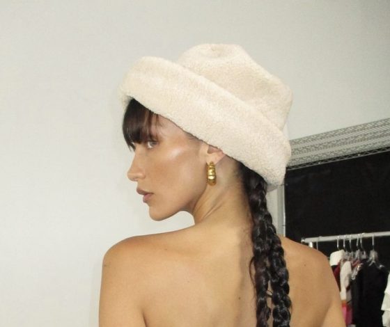 Белла Хадид примерила купальник, который не отличишь от нижнего белья (причем из нулевых)