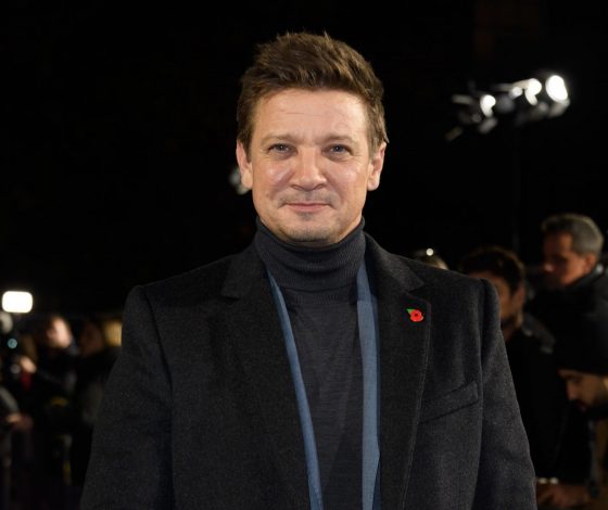 Джереми Реннер поблагодарил врачей, которые спасли ему жизнь