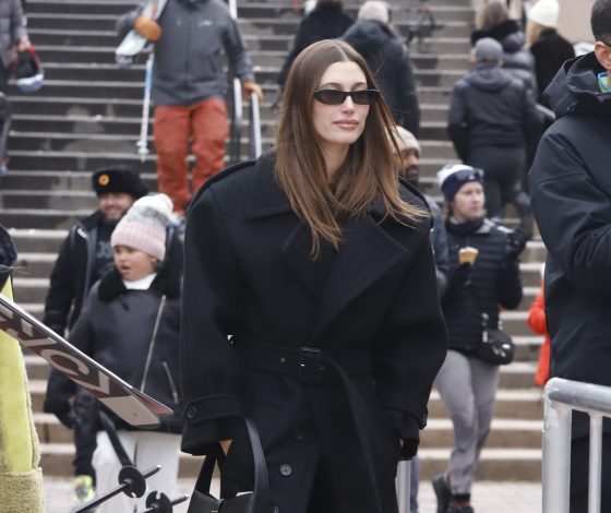 Ничего лишнего: Хейли Бибер в total black образе