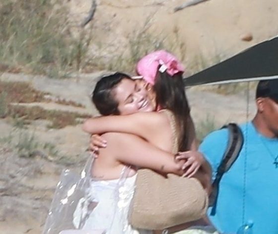 Лучшие подружки: Селена Гомес проводит новогодние каникулы с Николой Пельтц