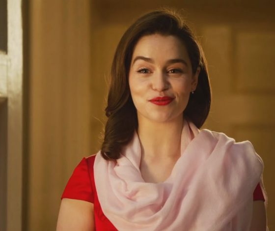 «Ее брови живут своей жизнью»: фанаты смеются над выразительной мимикой Эмилии Кларк в новом интервью