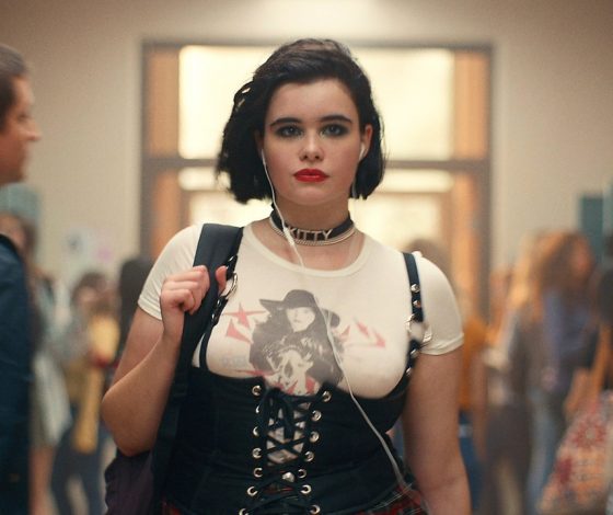 Звезда «Эйфории» Барби Феррейра надела откровенный купальник, который мы сначала не заметили