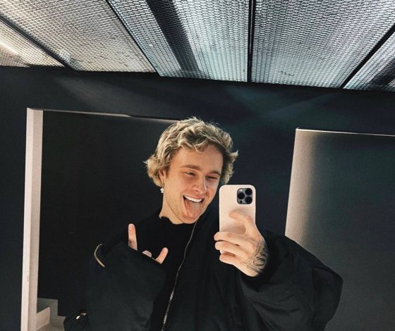 «Одинокий вампир»: Егор Крид показал свой образ на Хэллоуин