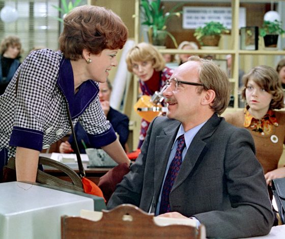 Тест: кто ты из фильма «Служебный роман»?