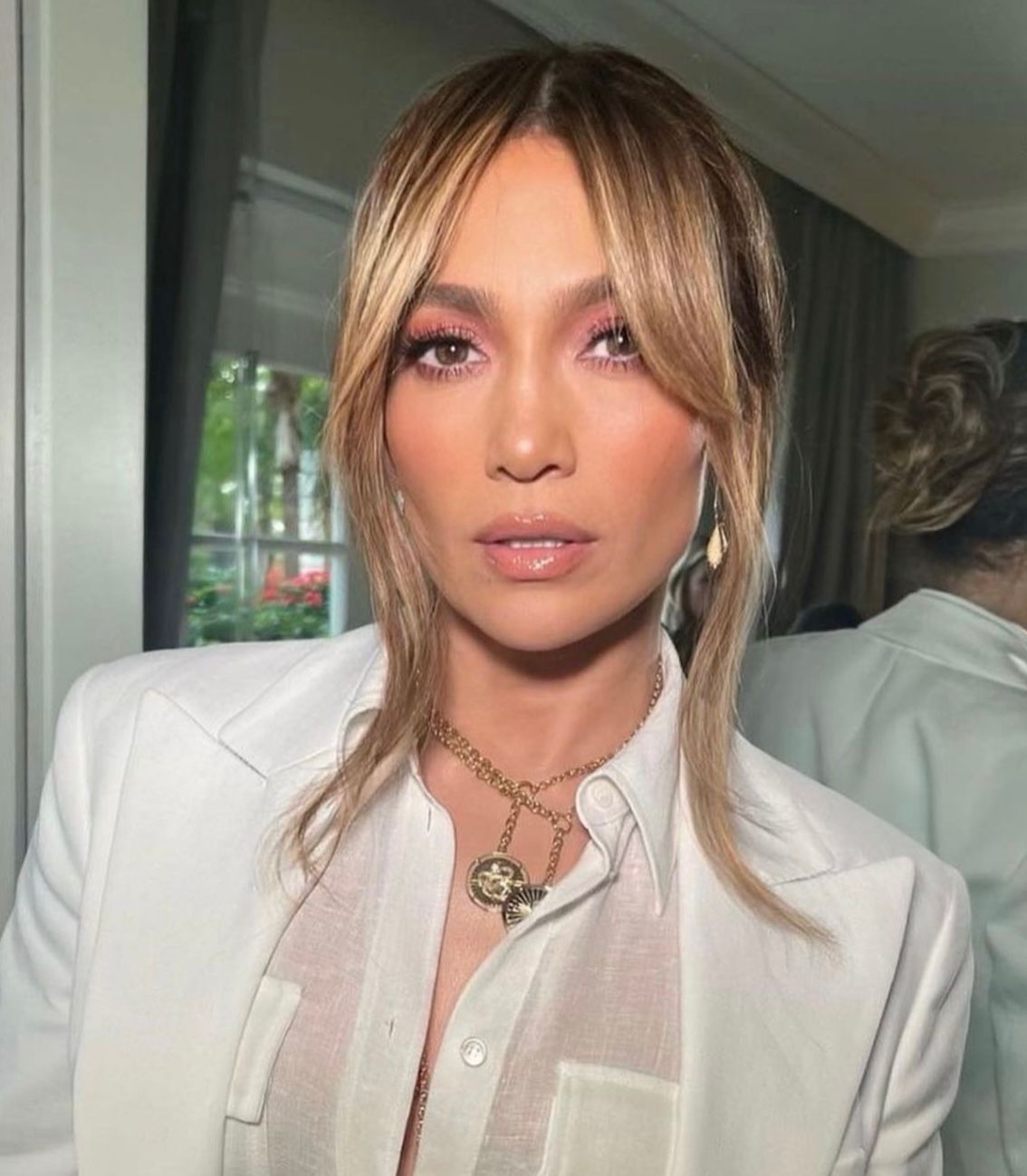 Jennifer Lopez went shopping in a very provocative dress with a slit at the bottom.