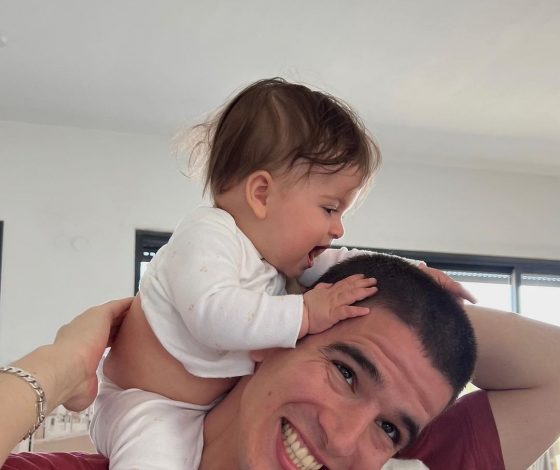 Топ-15 самых милых фотографий Федука и Саши Новиковой вместе с дочерью