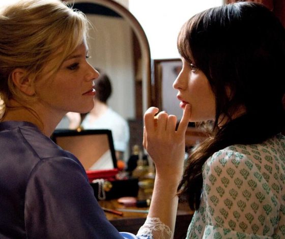 Новый тренд — заклеивать рот на ночь: почему его не нужно повторять?