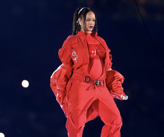 Рианна рассекретила вторую беременность на Super Bowl - 2023
