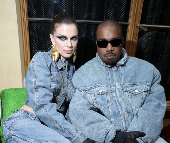 Джулия Фокс появилась в поясах от джинсов. В прямом смысле слова