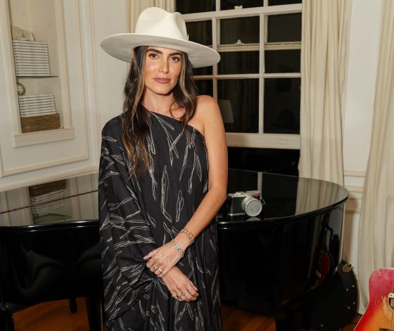 Беременная звезда «Сумерек» Никки Рид поделилась новой фотографией с округлившимся животом