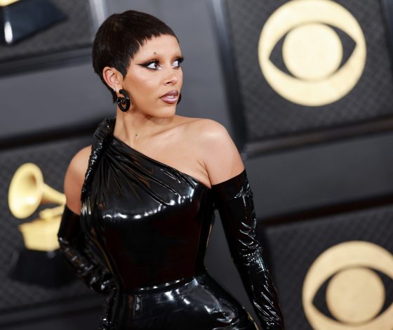 Лучшие образы на «Грэмми – 2023»: Doja Cat в Versace, Карди Би в Gaurav Gupta и Лурдес Леон в Area