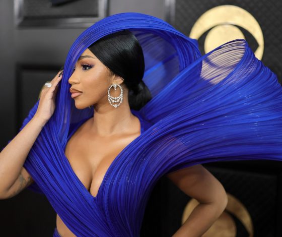 Карди Би на церемонии «Грэмми – 2023» достойно почтила память Пако Рабана. И стала самой стильной звездой премии