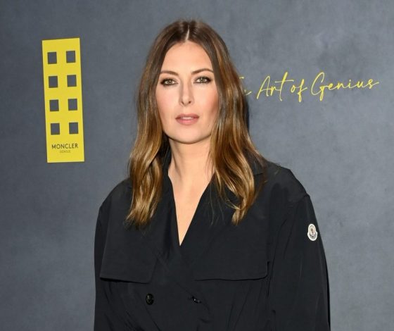 Где-то завидует одна Марго Робби: Мария Шарапова в черном мини и туфлях как у Барби