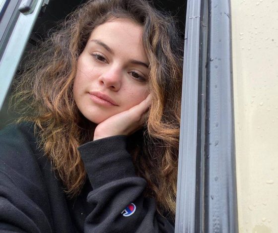 Селена Гомес показала себя без макияжа и удивила поклонников