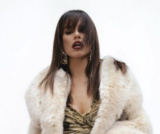 Нескучный ход: Zivert доказывает, что купальник-трансформер –  однозначный мастхэв этого лета