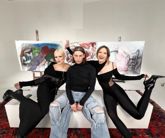 В стиле Ренаты Литвиновой: Мария Миногарова появилась в черном комбинезоне. Чей образ лучше?