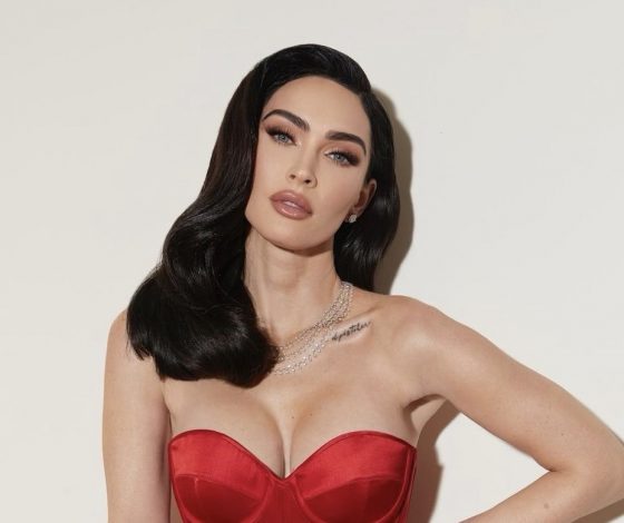 На правильной ноте: Меган Фокс подтверждает, что оперные перчатки – главный звездный тренд этого сезона