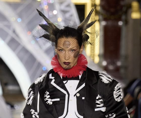 Белла Хадид появилась в самой ужасной шапке из нулевых. И у любви у нашей сразу села батарейка