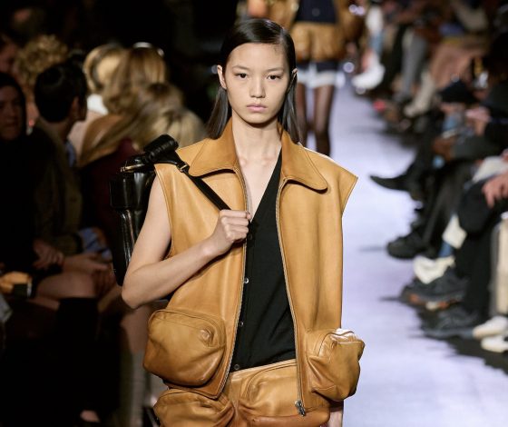 Карманы размера XL вместо сумки – самый большой тренд 2023 года. Впрочем, как и новая модная культура