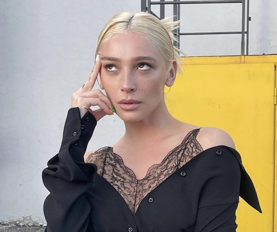 Настя Ивлеева демонстрирует, как выглядит образ на 14 февраля для самых смелых. Чистосердечное признание в комплекте