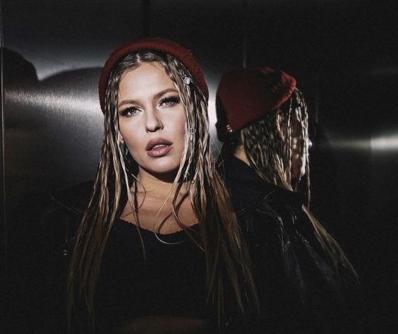 Рита Дакота поделилась фото в купальнике. Одно слово – спасибо