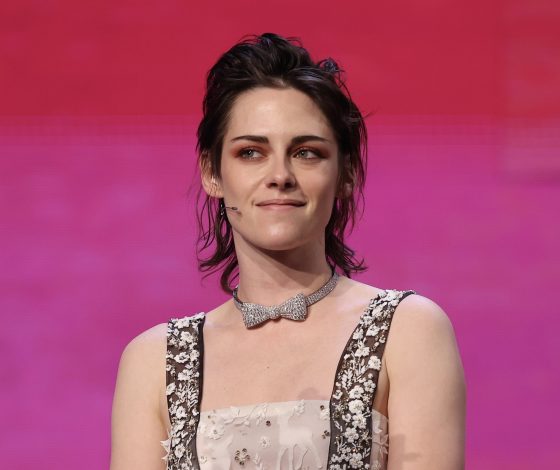 Как превратить себя в торт с шоколадом при помощи одного платья? Готовит Кристен Стюарт