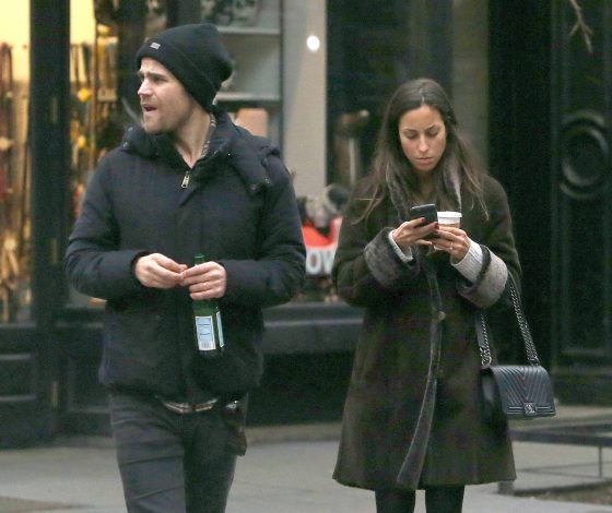 Теперь официально:  звезда «Дневников вампира» Пол Уэсли и новая девушка Брэда Питта Инес де Рамон подали заявление на развод