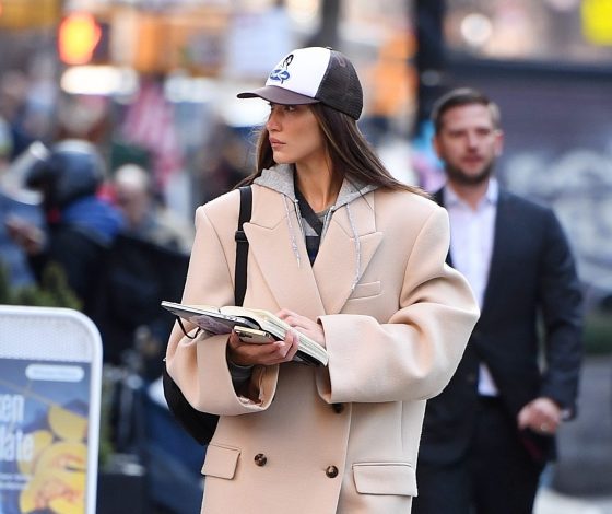 Весна близко: Белла Хадид показала образ, без которого не обойтись в теплое время