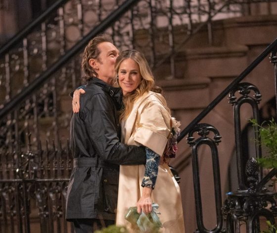 Переходят все границы: Сара Джессика Паркер и Джон Корбетта на новых кадрах продолжения «Секса в большом городе»