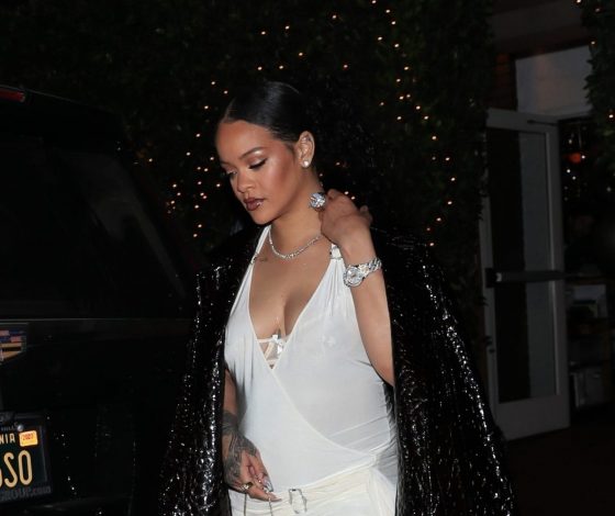 В кругу только самых близких: Рианна в белоснежном мини отметила 35-летие