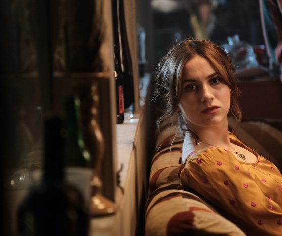 Как отец Мод Апатоу относится к участию дочери в откровенном сериале «Эйфория»?