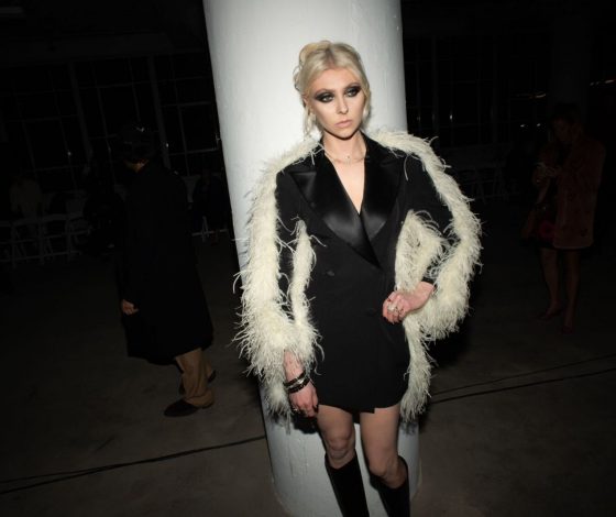 Тейлор Момсен появилась в образе Дженни Хамфри из «Сплетницы»