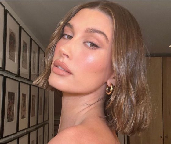 Хейли Бибер нашла купальник, который обеспечит все внимание на пляже