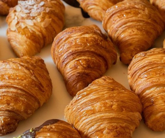 С начинкой и без: где есть самые вкусные круассаны в Москве