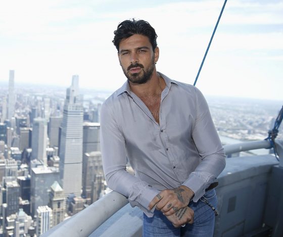 Высокие отношения: Микеле Морроне засняли с бывшей женой и новой подругой (и в полурасстегнутой рубашке)