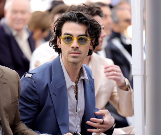 Джо Джонаса заметили с таинственной незнакомкой: новый роман?