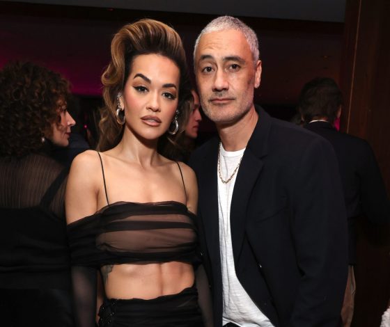 Рита Ора и Тайка Вайтити доказывают, что противоположности притягиваются. Для этого достаточно взглянуть на их стиль