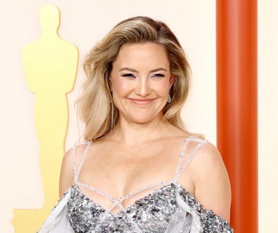 Редкий выход: Кейт Хадсон замечена с женихом и дочерью на прогулке