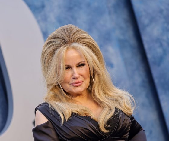 В тренде: Дженнифер Кулидж примерила необычный образ