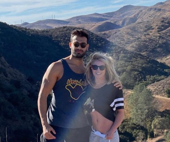 Бритни Спирс поздравила возлюбленного с днем рождения, опубликовав редкие кадры в соцсеть