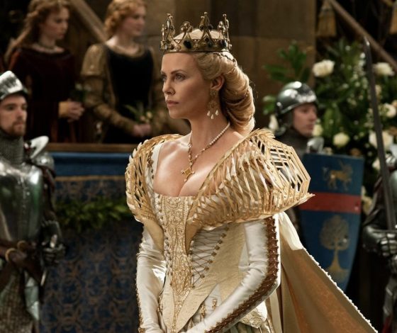 Как выглядит 47-летняя Шарлиз Терон сейчас? Злая Королева одобряет