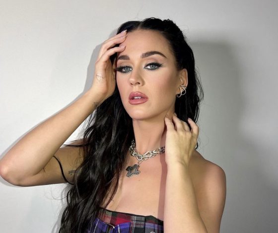 Виктор Цой одобряет: Кэти Перри наконец-таки поделилась фото удачного образа